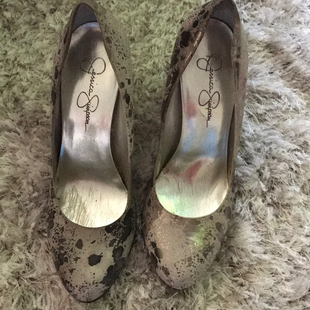 Jessica Simpson spackled pumps